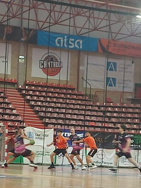 BATHCO BM. TORRELAVEGA – MAFLOW CAMARGO 74